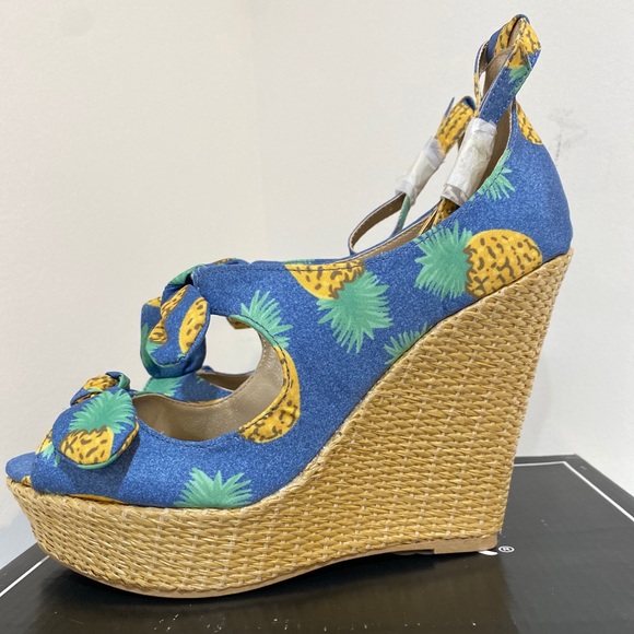 NIB! Clearance Pineapple blue dual strap wedges - Picture 3 of 7